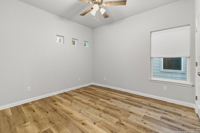 Building Photo - Charming 3-Bed Custom Luxury Rental with 2.5 Baths near Downtown San Antonio – 1668 Sq Ft of Comf...