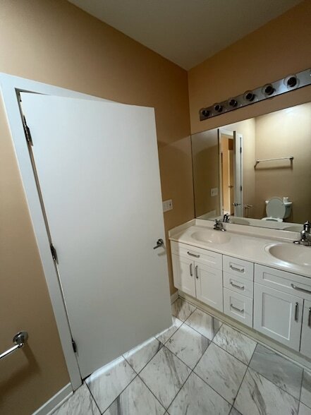Building Photo - 4537 S Drexel Blvd