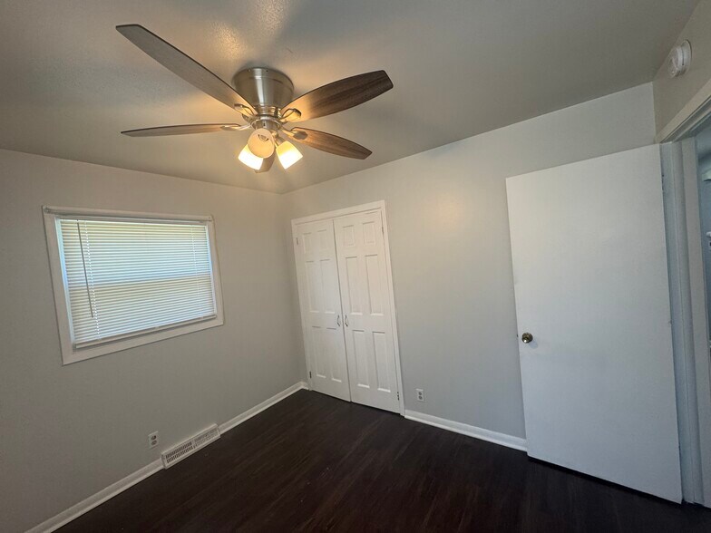 BR 2 - 7211 W Brentwood Ave