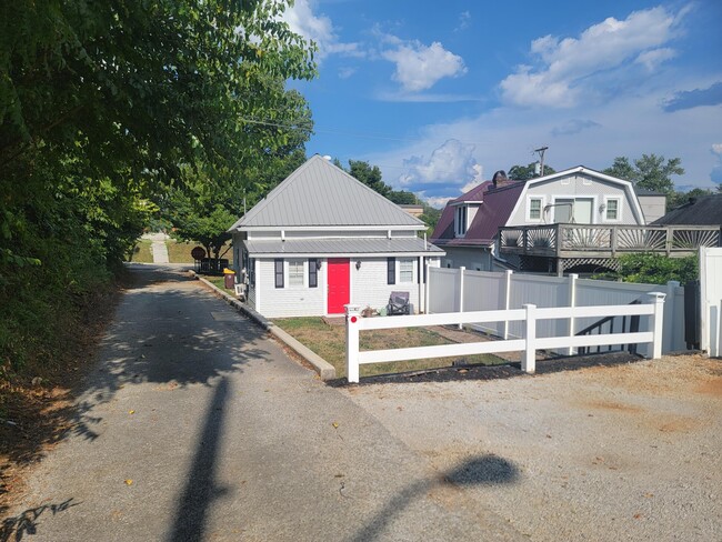 Primary Photo - 200 Jacksboro St