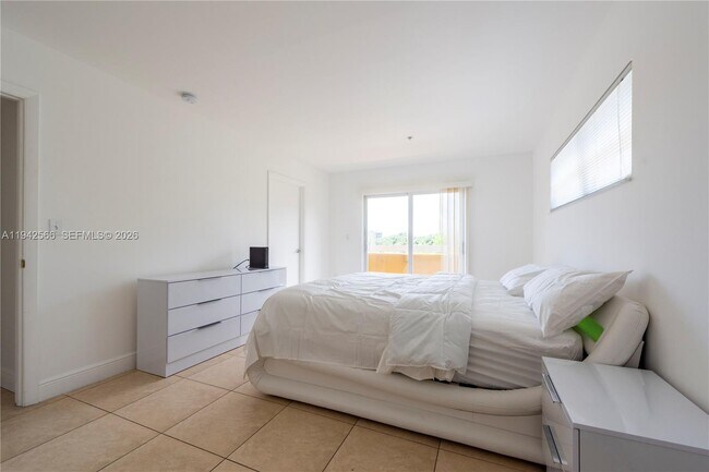 Building Photo - 4147 Stirling Rd