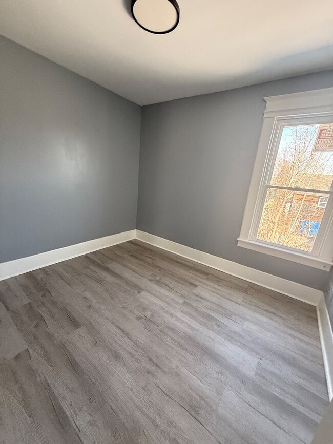 Building Photo - 912 Saratoga St