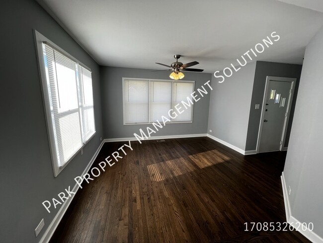 Building Photo - Oak Lawn - 3 Bedroom Single Family Home