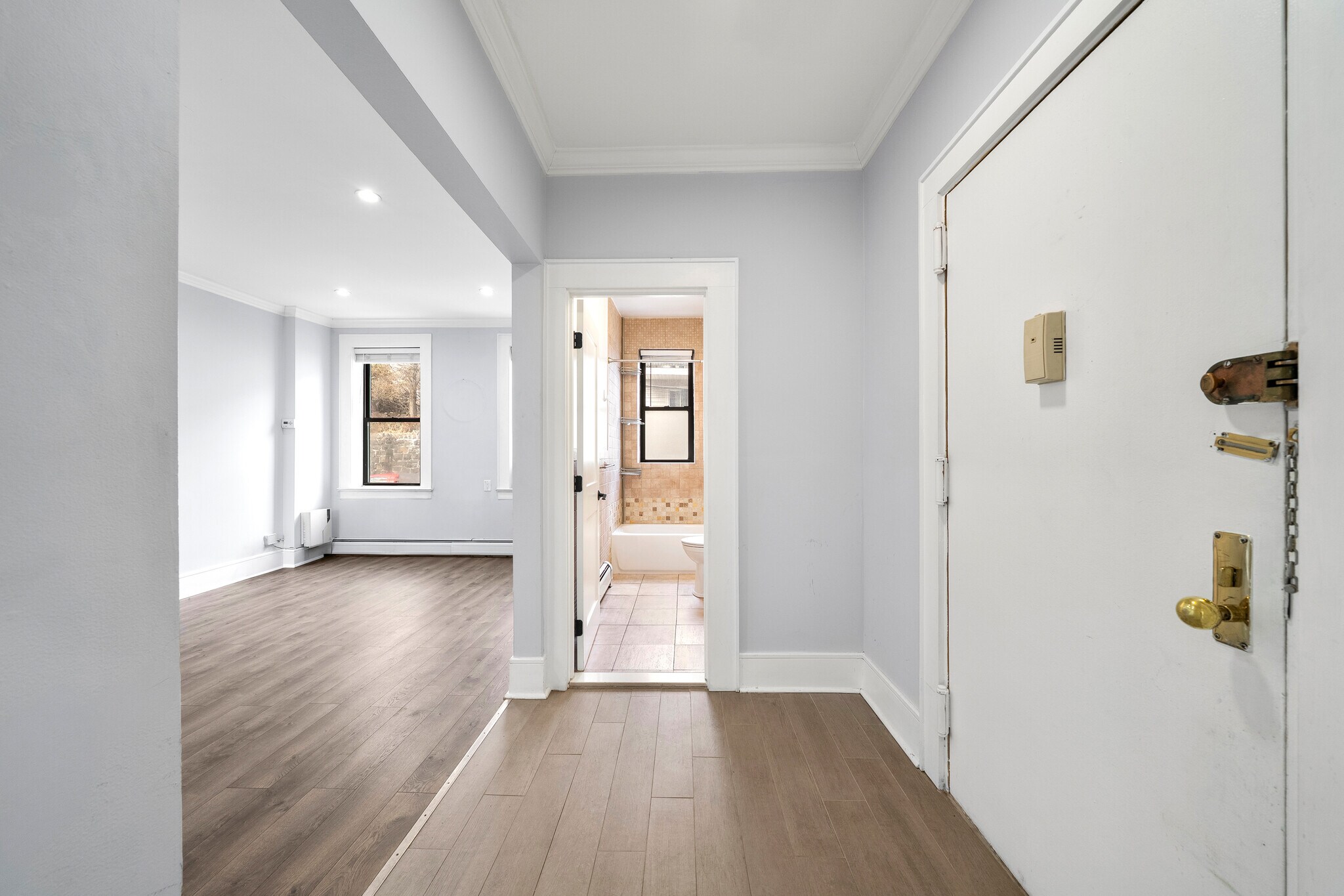 Building Photo - 553 Undercliff Ave