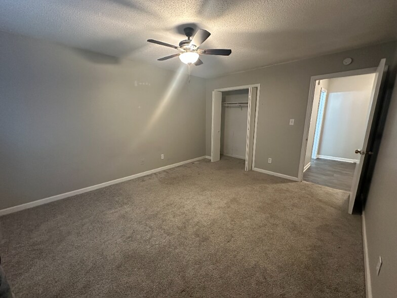 Building Photo - 219 W Flower St