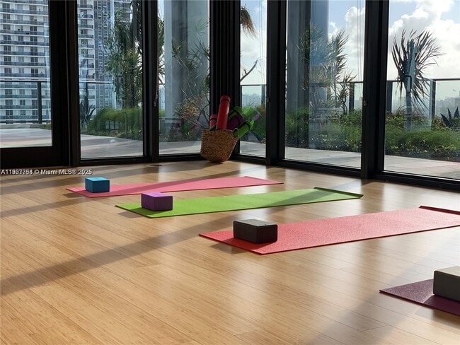 Building Photo - 1600 NE 1st Ave