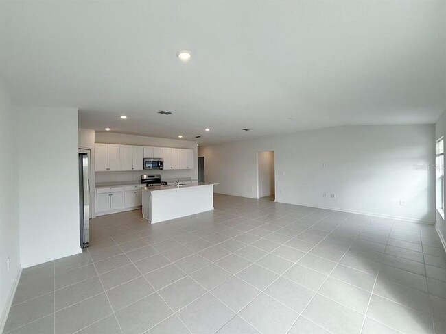 Building Photo - 2358 McKinley Dr