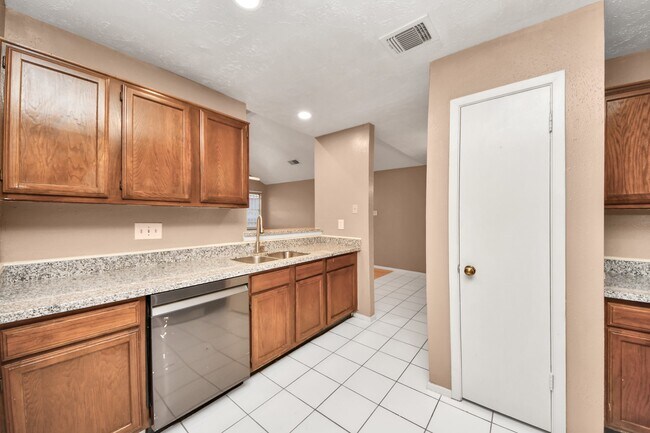 Building Photo - 16423 Monte Carlo Ln