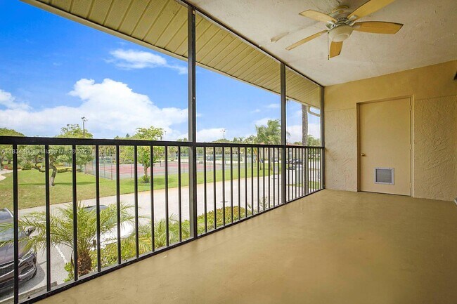 Building Photo - 6568 Chasewood Dr