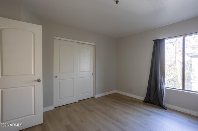 Building Photo - 2025 E Campbell Ave