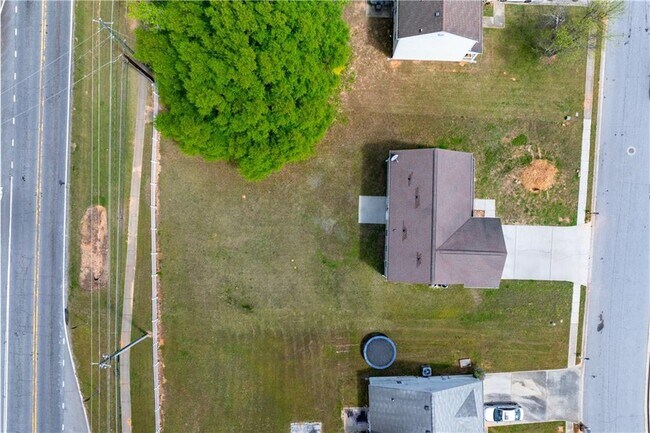Building Photo - 1098 Village Creek