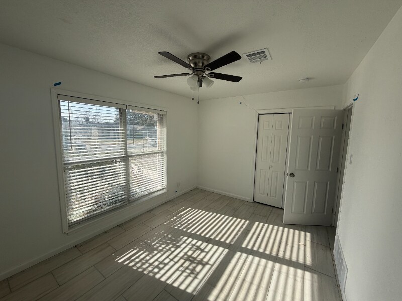 Building Photo - 229 E Langley Blvd