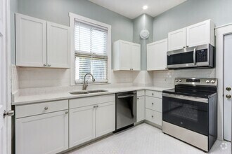 Building Photo - Renovated two bedroom apartment