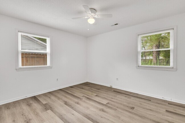 Building Photo - Castle Hayne Home for Rent!