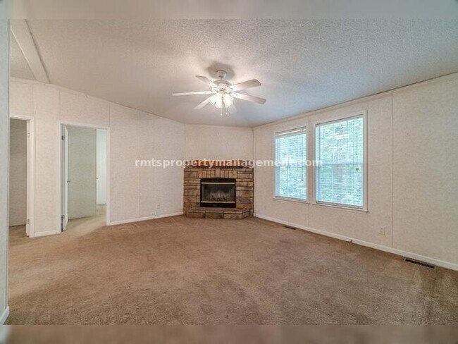 Building Photo - A COUNTRY DREAM! 4BR, 2BATH MANUFACTURED HOME, $1650./month