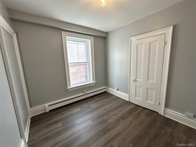 Building Photo - 87 Broadway