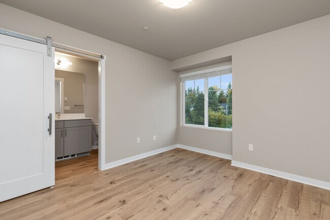 Building Photo - Modern 3 Bedroom Townhome with Designer Finishes in Lynnwood