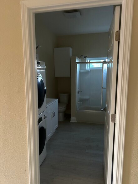 Bathroom - 807 Euclid Ave