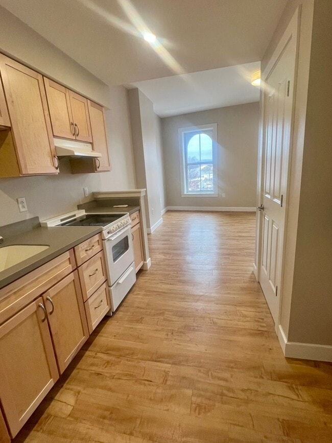 Building Photo - Putnam Winslow– $1,350 – 1 Bathroom Studio, 300 SQ.FT. – UTILITIES INCLUDED, Available 7/15/26