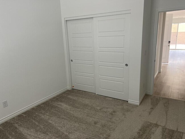 Building Photo - 2825 Overlook Brk St