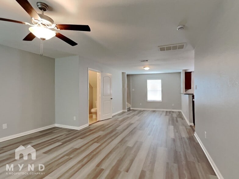 Building Photo - 5622 Rainbow Rd.