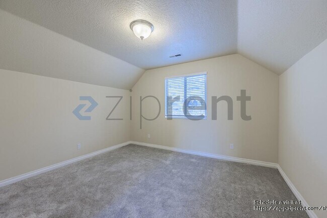 Building Photo - 10326 Avondale Dr