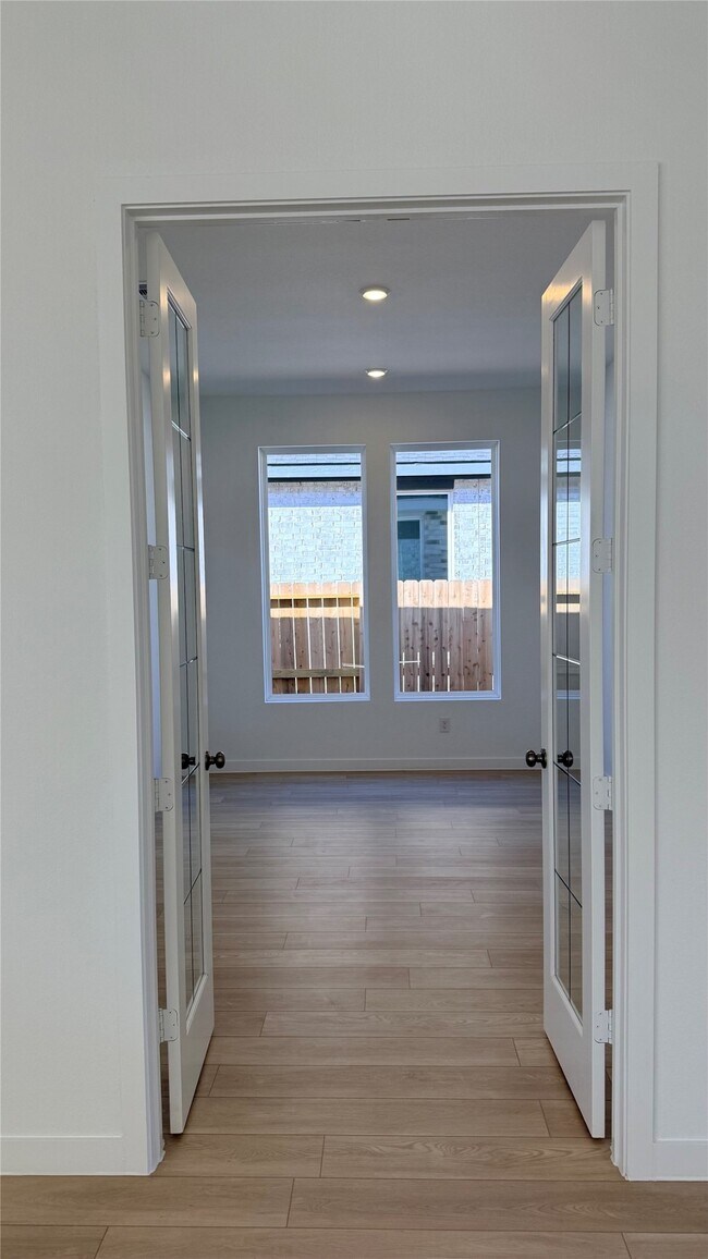 Building Photo - 31111 Riley Hts Dr