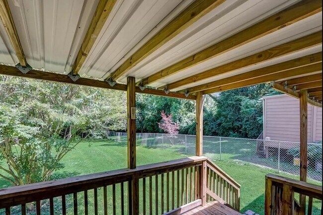 Building Photo - 100 Sadler Ct