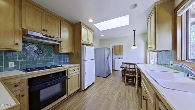 Building Photo - 1915 Las Lunas St