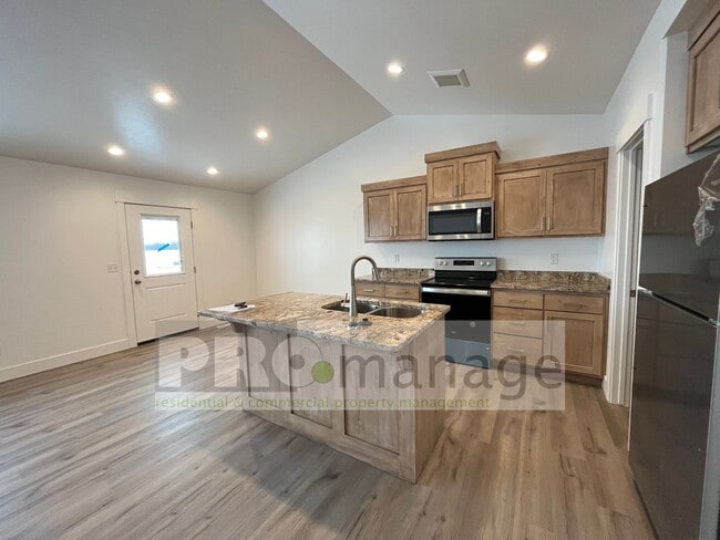 Primary Photo - Brand New 3 Bed / 2 Bath Townhouse with 2-...