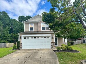 Building Photo - Spacious Three Bedroom Home in Churchill N...