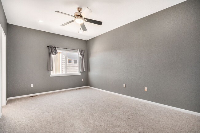 Building Photo - Available NOW!  2 Bedroom 2 Bath Beautiful Townhome