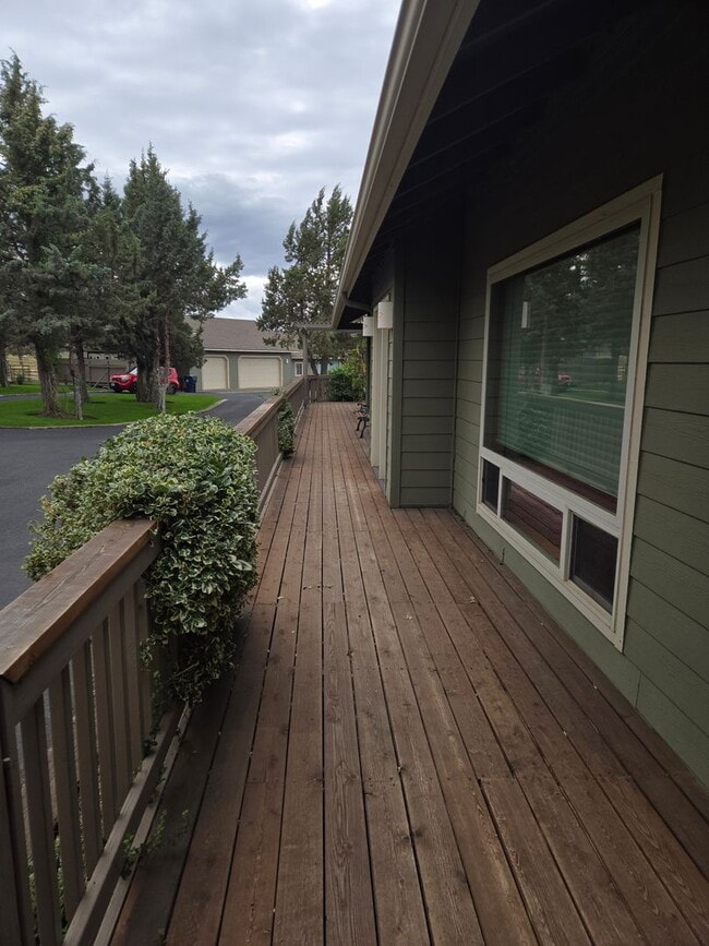 Building Photo - Stunning Views, Executive Home in Equestrian Meadows Redmond