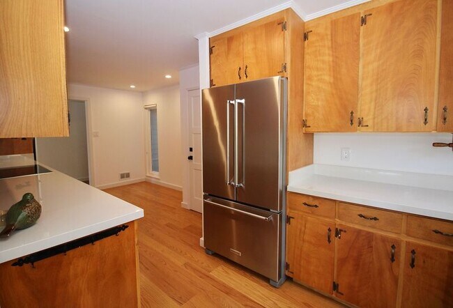 Building Photo - 49 Cushing Ave