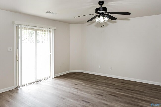 Building Photo - 120 Darrow Creek Dr