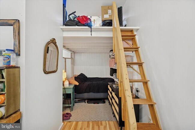 Building Photo - 315 New St