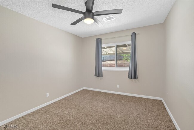 Building Photo - 727 Barrie Ct