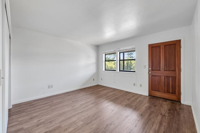 Building Photo - Charming Newly Remodeled 2 Bedroom Home in...