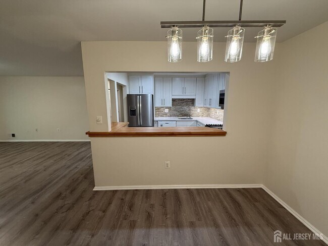 Building Photo - 95 Sapphire Ln