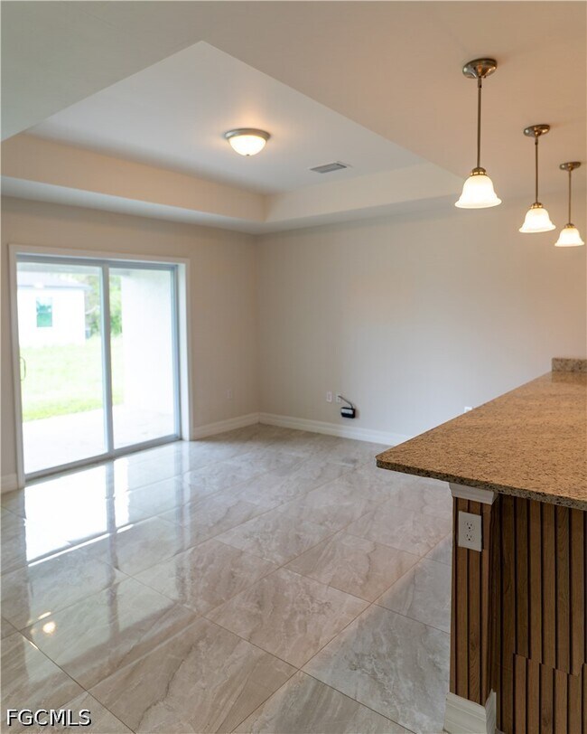Building Photo - 941 Jaguar Blvd