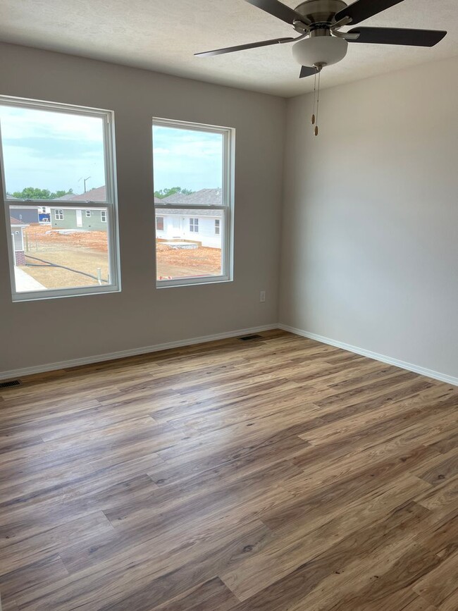 Building Photo - Newly built 3 bedroom-Westbury Gardens!