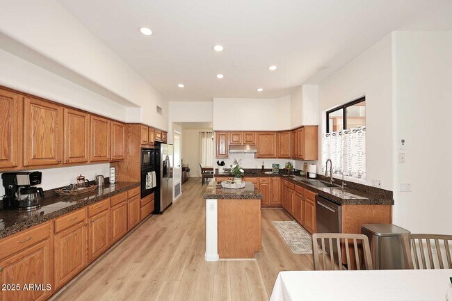 Building Photo - 333 N Pennington Dr