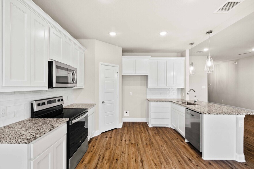 Building Photo - 610 Timberline Dr