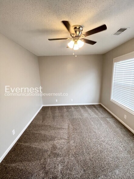 Building Photo - 1035 Summerhaven Rd