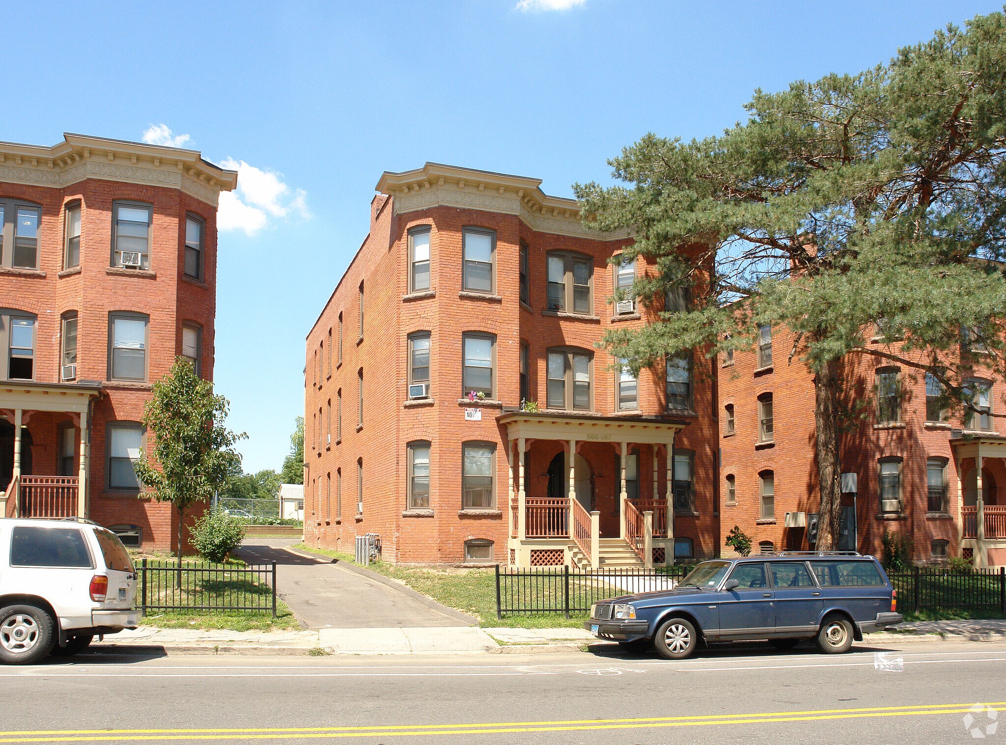 Building Photo - Brick Hollow