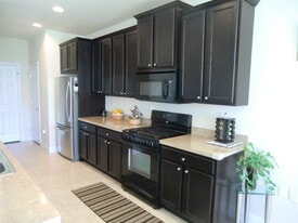 Building Photo - 2128 Red Fox Dr
