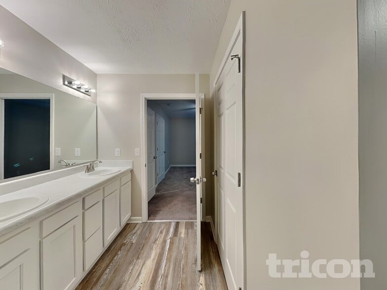 Building Photo - 1096 Tomahawk Pl