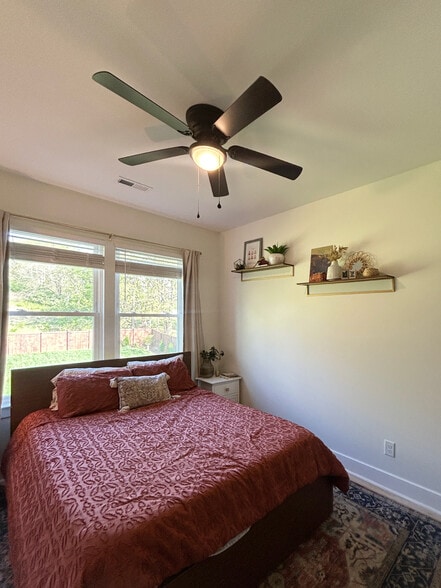 Building Photo - 3051 Hillside Rd