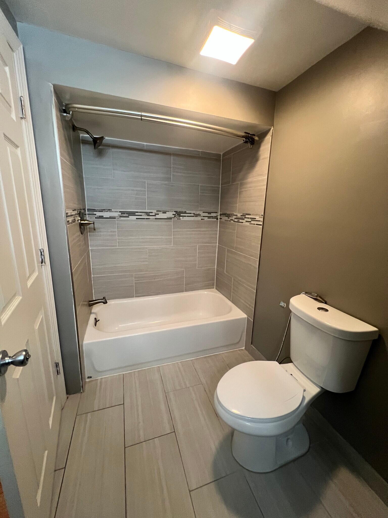 Building Photo - 3909 Howard St