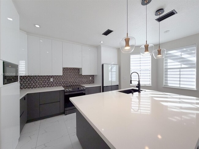 Building Photo - 4832 NW 107th Pl